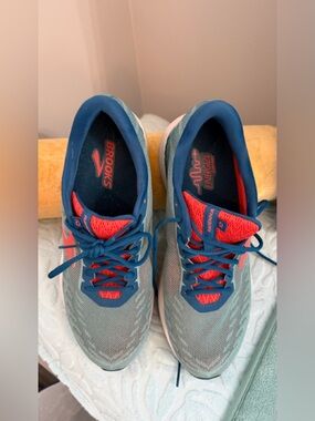 Brooks ladies trainers size 11 worn twice